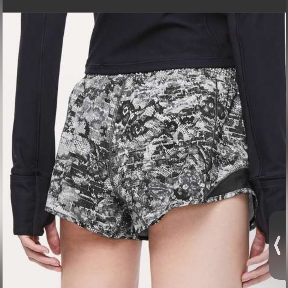 Lululemon Hotty Hot Shorts  Sz 8 **** - Picture 2 of 10